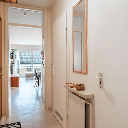 William 201 Located In The Center Of Apartment *