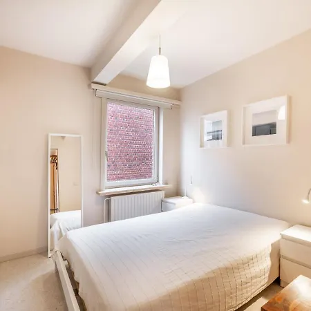 Apartment William 201 Located In The Center Of *